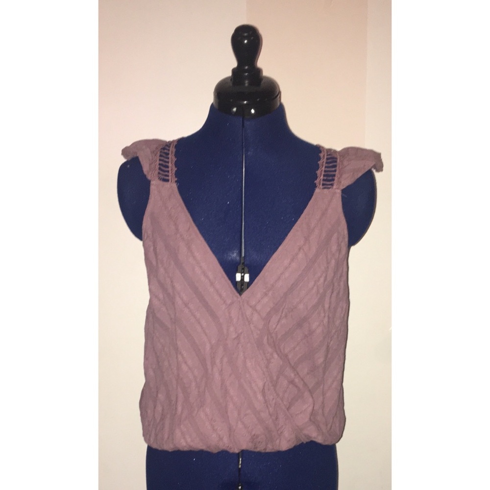 Lilac low-cut top